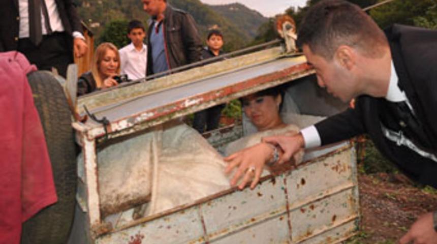 Gelin yeni evine böyle gitti