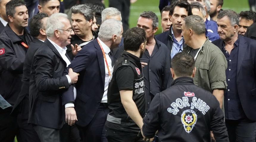 SON DAKİKA: Galatasaray-Fenerbahçe derbisinin faturası çok ağır oldu! Ali Koç ve Fenerbahçeli futbolculara men cezası