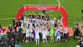 SON DAKİKA: Beşiktaş 11'nci kez Türkiye Kupası'nın sahibi oldu! Siyah-Beyazlılar Trabzonspor'u geriden gelip mağlup etti