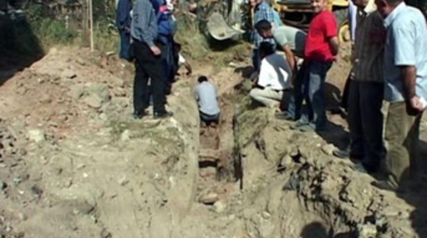 Akaryakıt çalmak için tünel kazmışlar!