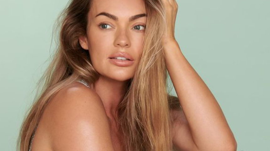 Beden pozitifliği adımı attı! 'Vücudumu saklamaktan bıktım' dedi... Mini eteğiyle yaşıtlarına medyadan okudu