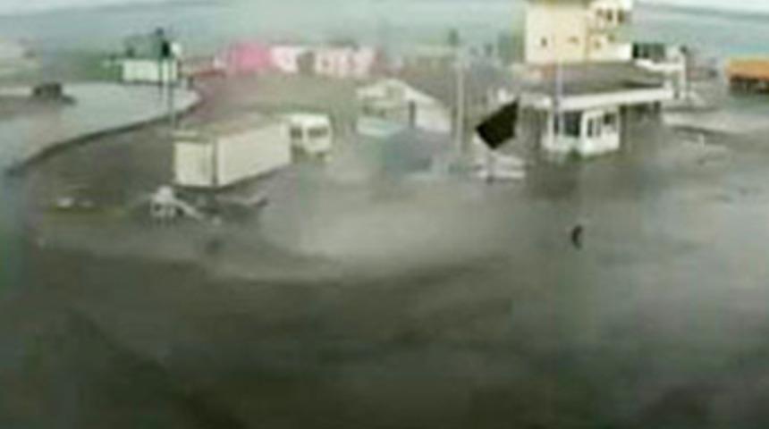 Rize'de hortum &ccedil;atıları u&ccedil;urdu