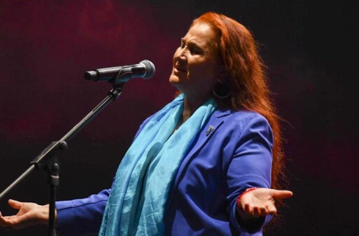 &Uuml;nl&uuml; t&uuml;rk&uuml;c&uuml; Sabahat Akkiraz'ın kardeşine k&ouml;pek saldırdı! "Bir grup sokak k&ouml;peği..."