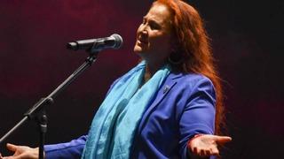 Ünlü türkücü Sabahat Akkiraz'ın kardeşine köpek saldırdı! Bir grup sokak köpeği...