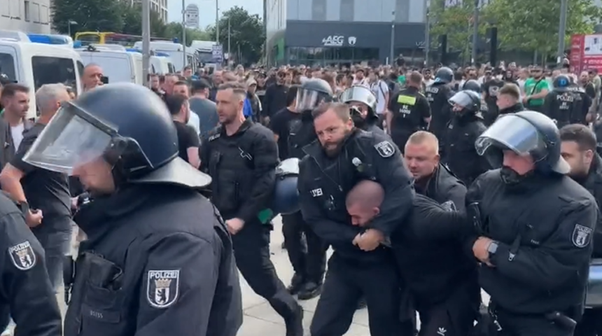 Final Four maçı öncesinde Berlin sokakları karıştı!  Fenerbahçe Beko ile Panathinaikos taraftarları arasında kavga