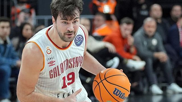 TBF'den Galatasaraylı Buğrahan Tuncer'e 3, Göksenin Köksal'a 1 maç ceza