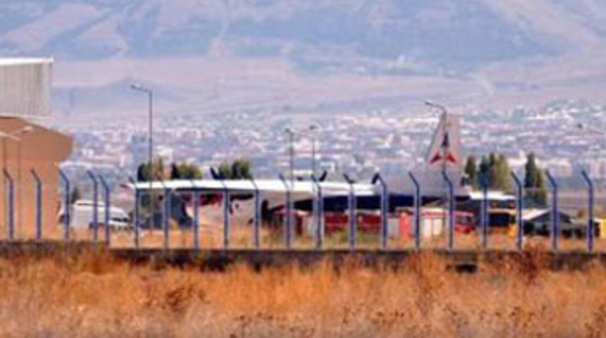 Ermenistan u&ccedil;ağı Erzurum'a indirildi