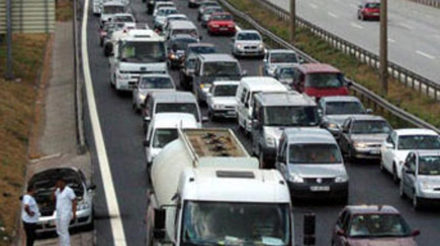 TEM Otoyolu ulaşıma kapandı!