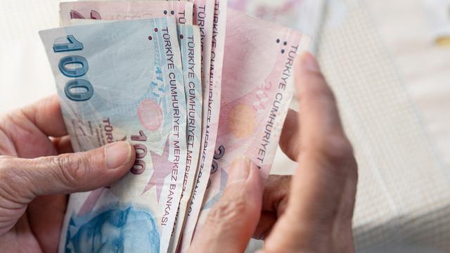 Emekli bayram ikramiyesine zam var mı? Ödeme takvimi belli oldu, son açıklama emeklileri üzecek…