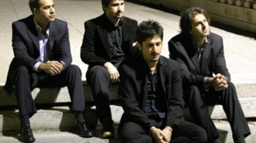 &Uuml;nl&uuml; Rock grubu sahne alıyor