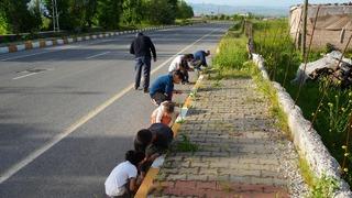O ilde doluyla birlikte bilinmeyen cisimler de yağdı! Erimediğini fark ettiler... Şaşkına çeviren olayın incelenmesini istiyorlar