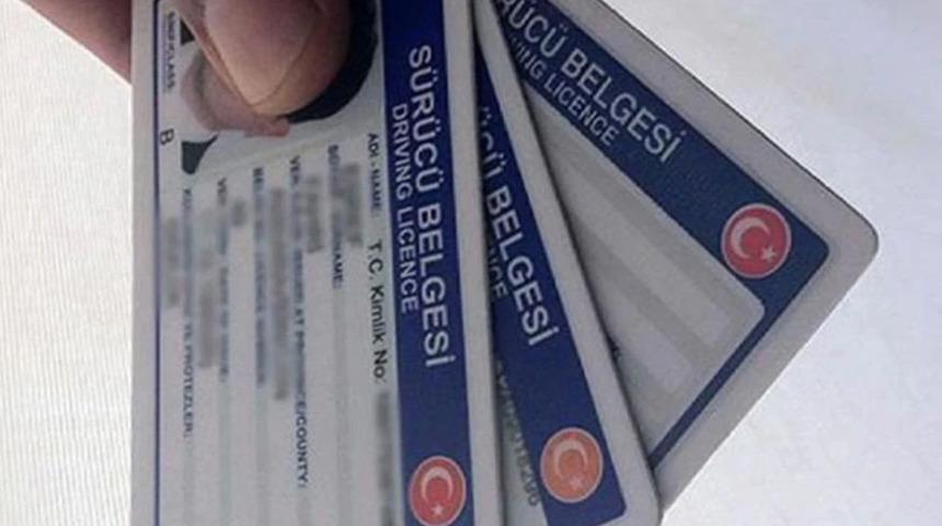 Eski tip sürücü belgesi olanlar dikkat! Süre doluyor, yetkililer çağrı yaptı