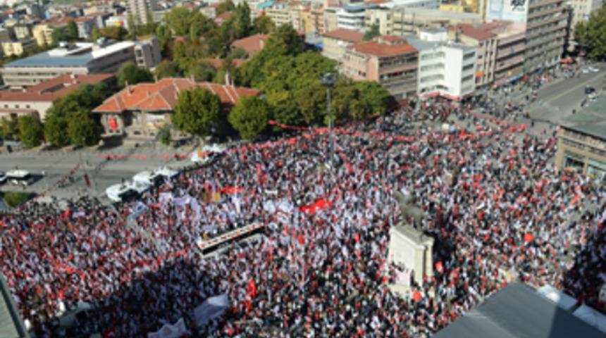 Polisten yürüyüşe biber gazı