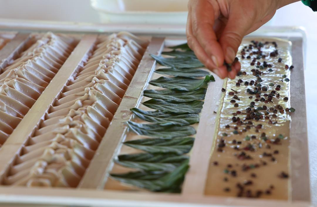 7 yıl &ouml;nce hobi olarak başladı şimdi aile b&uuml;t&ccedil;esine katkı sağlıyor! &Uuml;r&uuml;nleri egzama, sedef ve mantara şifa oluyor