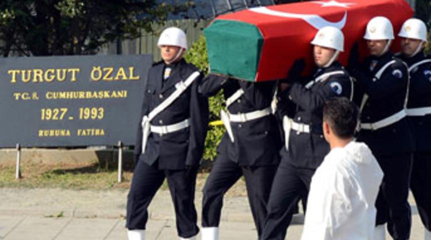 Flaş...&Ouml;zal'ın mezarı a&ccedil;ıldı