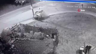 Arnavutköy'de yoldan çıkan otomobil toprak alana uçtu! Feci kaza kamerada