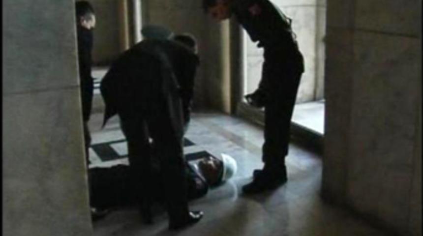 Askerin bayıldığı an