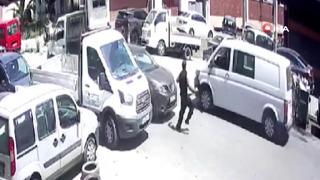 Polisten kaçarken araba çarptı, arkasına bile bakmadan koşmaya devam etti!