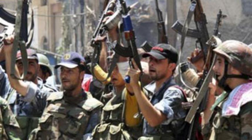 A&ccedil; kalan Esad'in askerleri T&uuml;rkiye&rsquo;ye sığındı