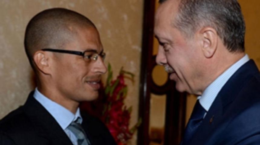 Başbakan'dan Alex'e milli g&ouml;rev