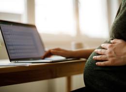  Doğurganlık hızı düştü, hükümet harekete geçti: Doğum izninin uzatılmasından esnek çalışmaya... Çalışan annelere yeni düzenleme gündemde