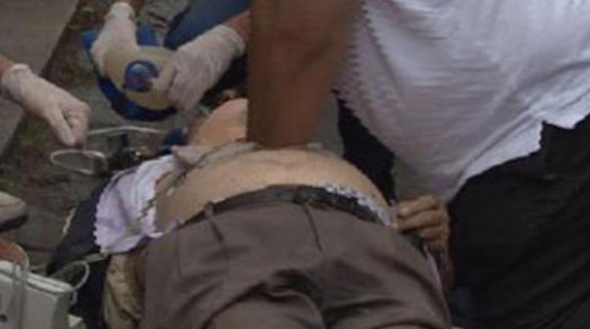 &Ouml;len eşinin mezarına toprak koyarken &ouml;ld&uuml;