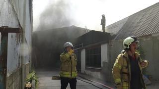 Avcılar'da mobilya fabrikasında yangın çıktı! Yabancı uyruklu işçi mahsur kaldı