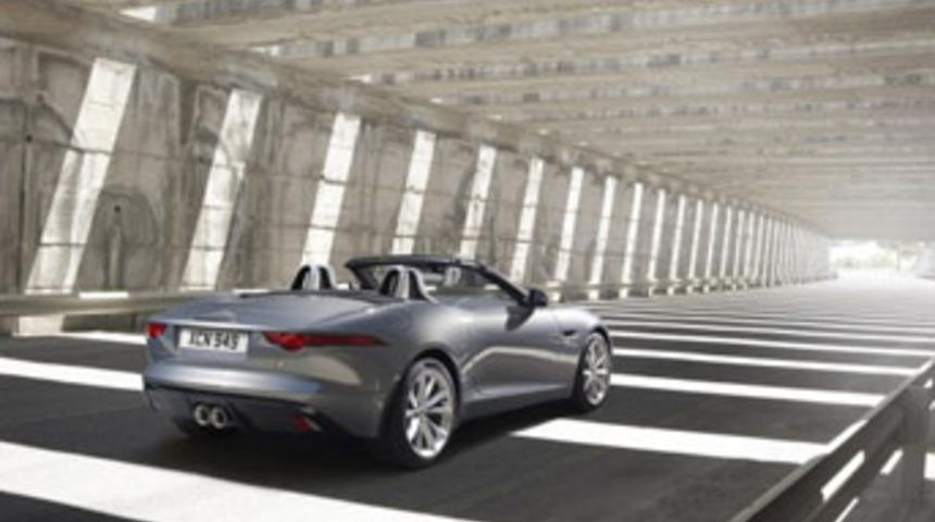 Jaguar yeni F-Type modelini tanıttı