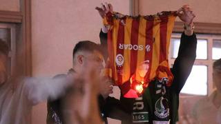 Sakarya'da Galatasaray forması yaktılar!