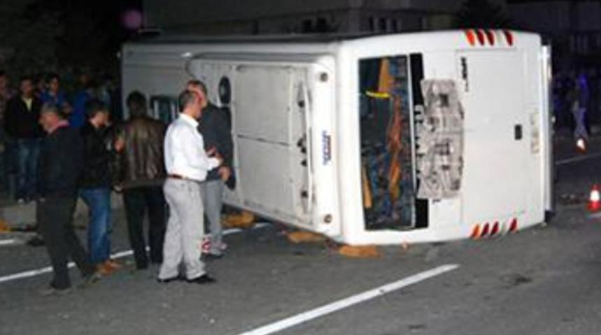 Futbolcu kafilesi kaza yaptı: 2 ölü
