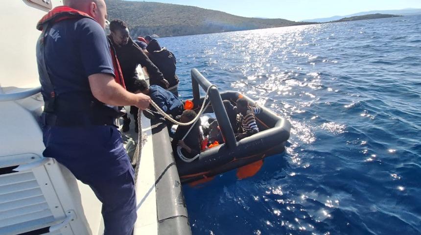 İzmir açıklarında 37 düzensiz göçmen kurtarıldı