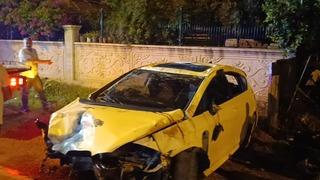 Adana'da park halindeki otomobile çarpıp devrilen araçtaki 2 kişi yaralandı