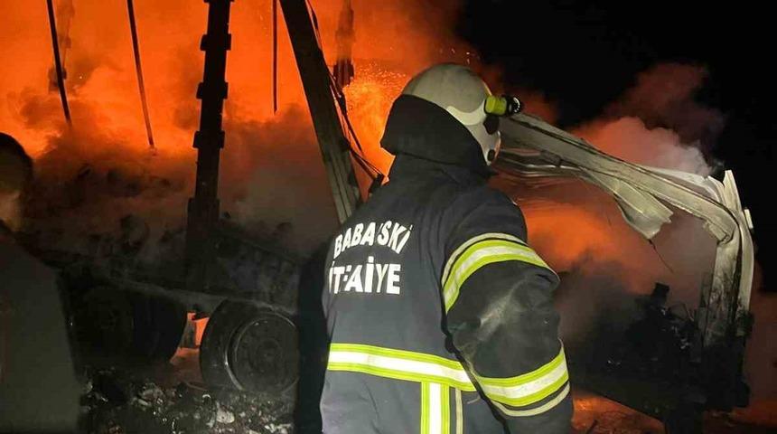Babaeski’de tır alev alev yandı