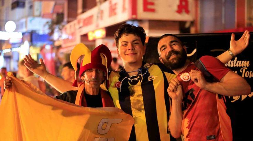 Antalya’da kutlamalara damga vuran dostluk görüntüsü