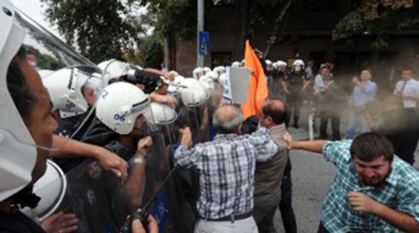 Tezkere protestocularına biber gazı