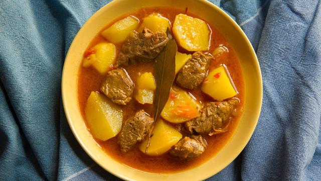 Etli patates yemeği tarifi: Etli patates yemeği nasıl yapılır?