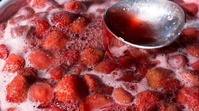 Çilek reçeli tarifi: Çilek reçeli nasıl yapılır?
