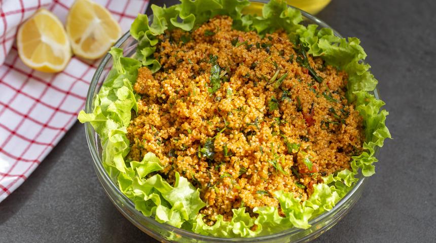 Çay saatlerinin vazgeçilmezi kısır tarifi! 10 dakikada hazırlanan tam ölçülü kısır nasıl yapılır?