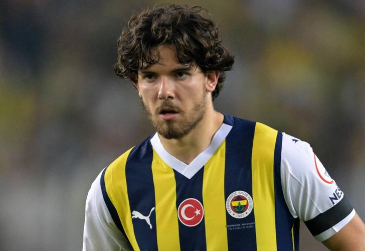 Fenerbahçe'de yaprak dökümü başlıyor! Yuvadan uçacak ilk isim belli oldu