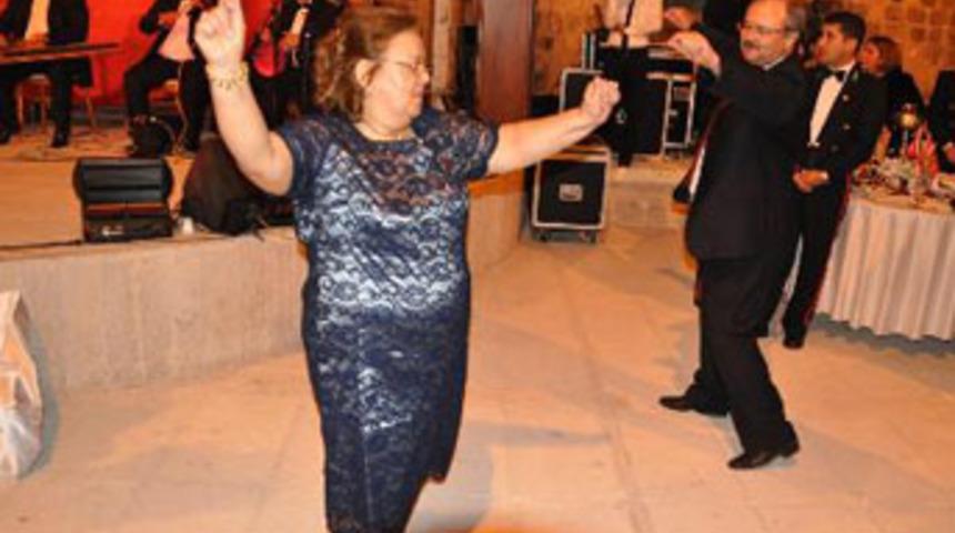 Vali ve eşi resepsiyona damgasını vurdu