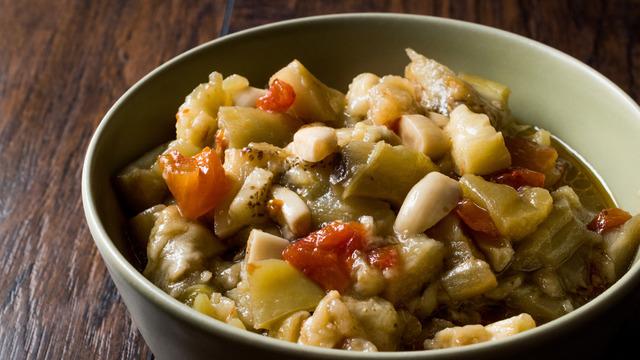 Közlenmiş patlıcan salatası tarifi: Közlenmiş patlıcan salatası nasıl yapılır?