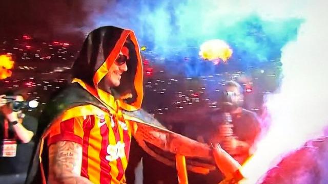 Mauro Icardi'den şampiyonluk kutlamalarında Dzeko'ya gönderme!