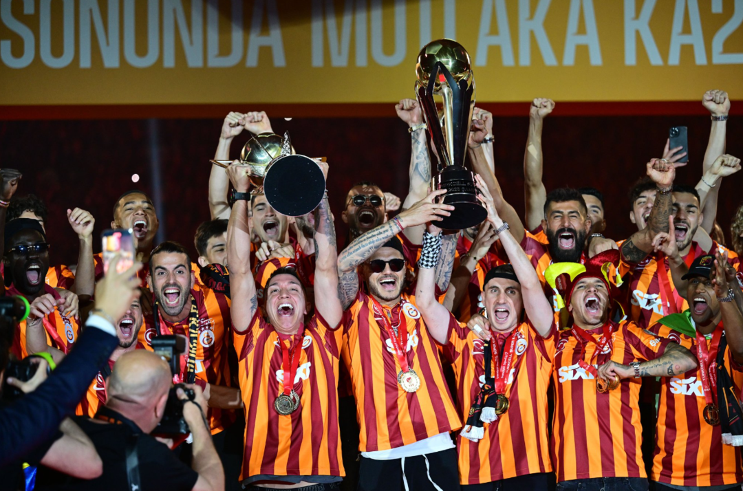 Galatasaray kupasına kavuştu... Ali Sami Yen Spor Kompleksi Rams Park'ta yer g&ouml;k sarı kırmızı! 