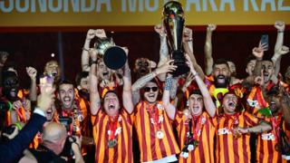 Galatasaray kupasına kavuştu... Ali Sami Yen Spor Kompleksi Rams Park'ta yer gök sarı kırmızı! 