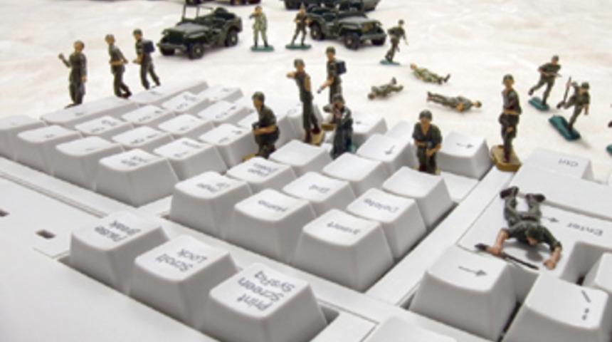 Maskeli vir&uuml;slere yerli darbe!