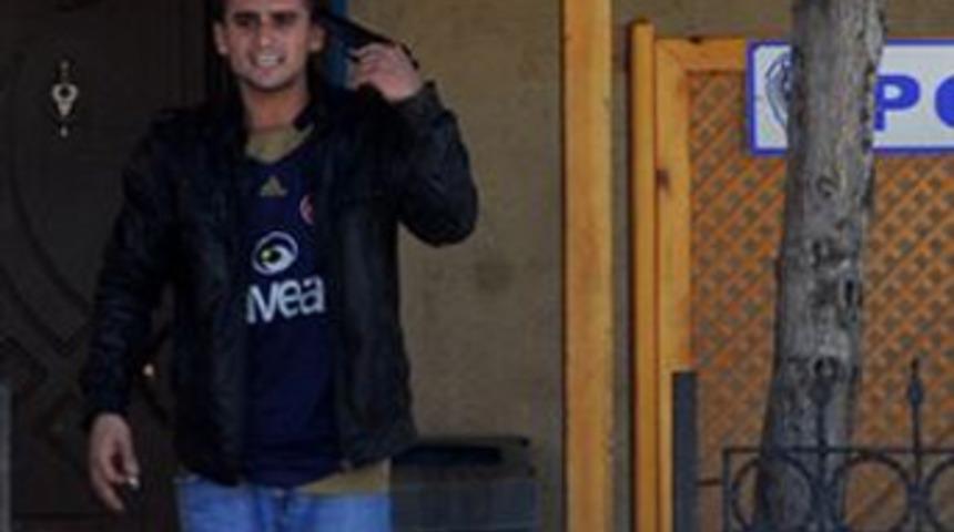 Polisin tabancasını kapıp intihara kalkıştı