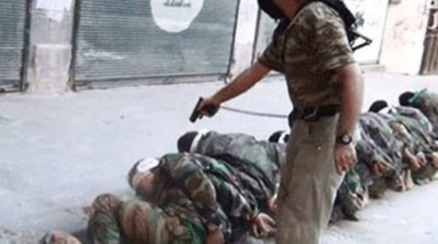 Esad askerlerine El Kaide usulü infaz