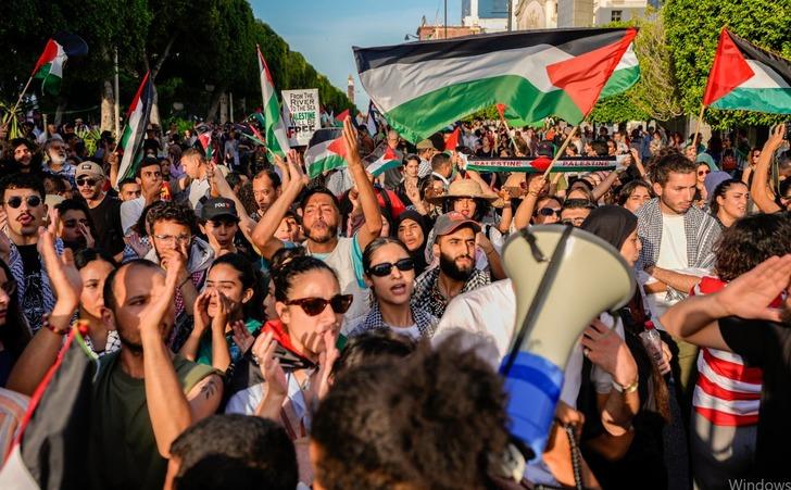 TUNUS'TA DA PROTESTOLAR VARDI