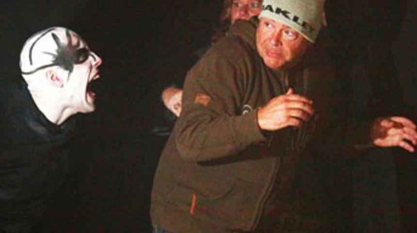 Korkudan &ouml;dleri patladı!