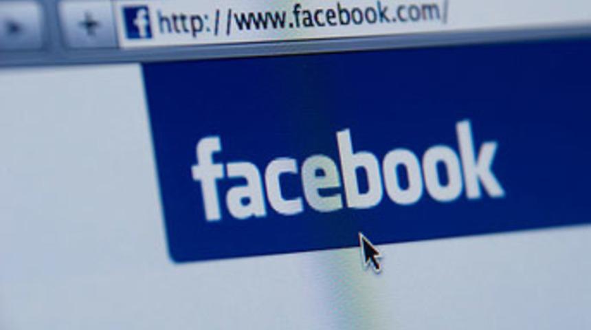 Facebook mesajı bakanı işinden etti